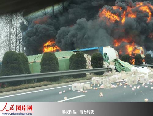 京台高速最新爆炸事件及小巷独特风味揭秘